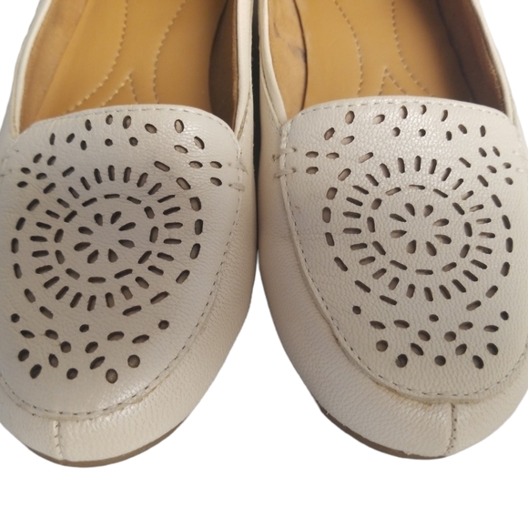 Naturalizer N5 Leather Flat in Off White/Cream - Picture 4 of 7